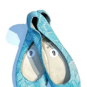 9 West Ballet Flats Aqua Snakeskin Size 9